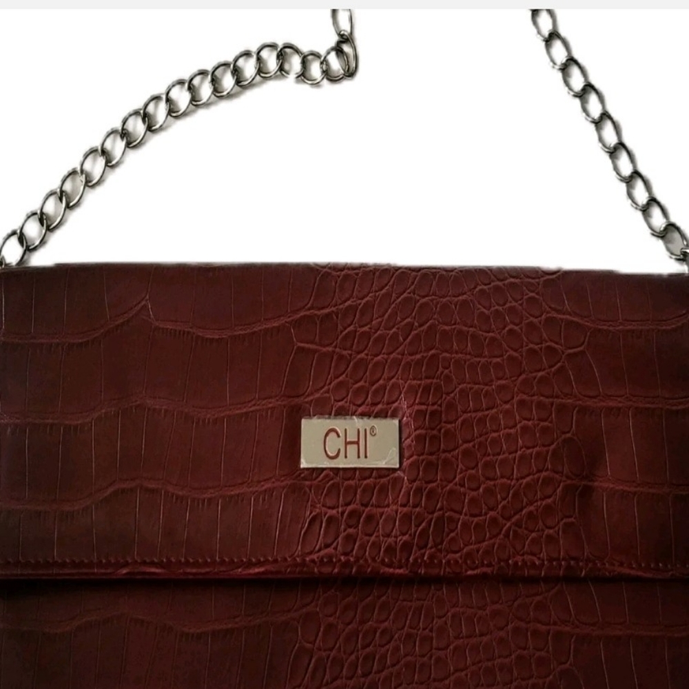CHI LADIES CLUTCH PURSE CHAIN STRAP SNAKE SKIN DESIGN SNAPS CLOSED BURGUNDY